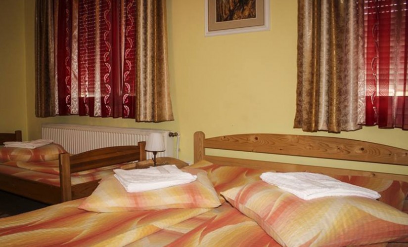 Hotel, Hostel Tranzit – Slide-1