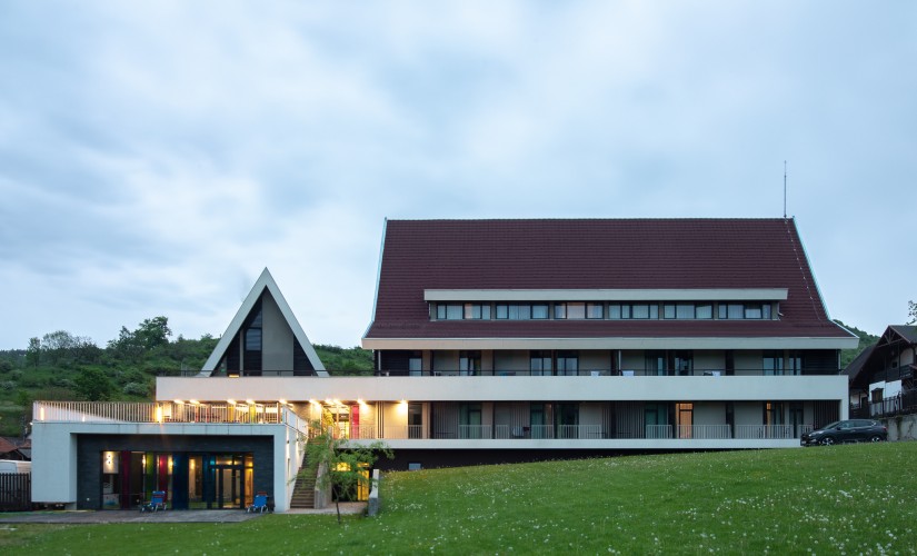 ALTUS*** Hotel – Slide-2