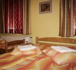 Hotel, Hostel Tranzit