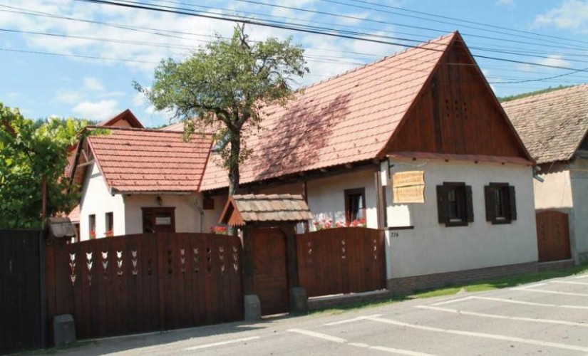 Casa Tărănească Zsuzsanna – Slide-1
