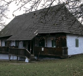 Casa memorială și monumentul Tamási Áron