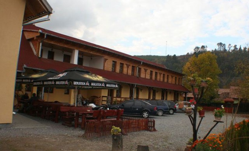 Pensiunea si Restaurant Medvehaz – Slide-1