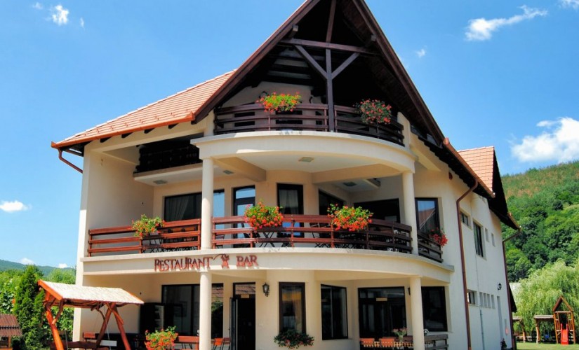 Pensiunea si Restaurant Csatari – Slide-2